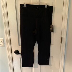 Nike Black Power Cropped Leggings for Yoga, Barre, Pilates Wear